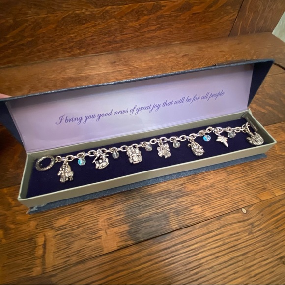 Christmas Nativity 7 Charm Bracelet Silvertone 6 Beads 7.5" Toggle Closure Jesus - Picture 1 of 10